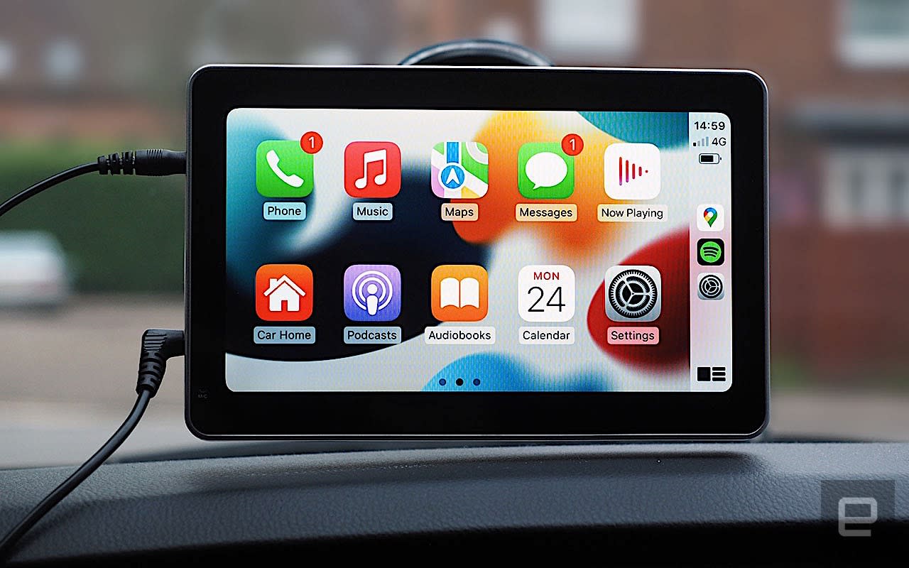 IntelliDrive - The Apple and Android CarPlay Screen Attachment
